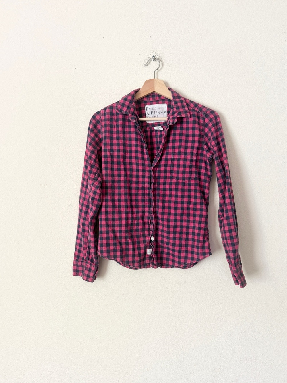 Frank & Eileen XS Barry long sleeve hot pink & black button up shirt